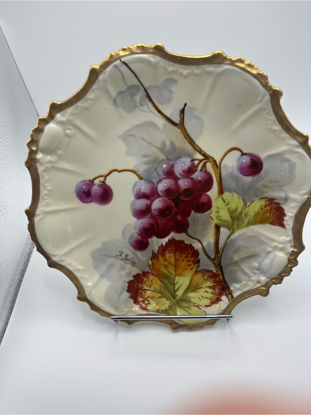 Hand-Painted Grape Ceramic Plate with Gold Rim